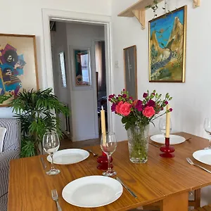  Apartment 2 Bed With Garden Near Centre & Beach, Free Parking